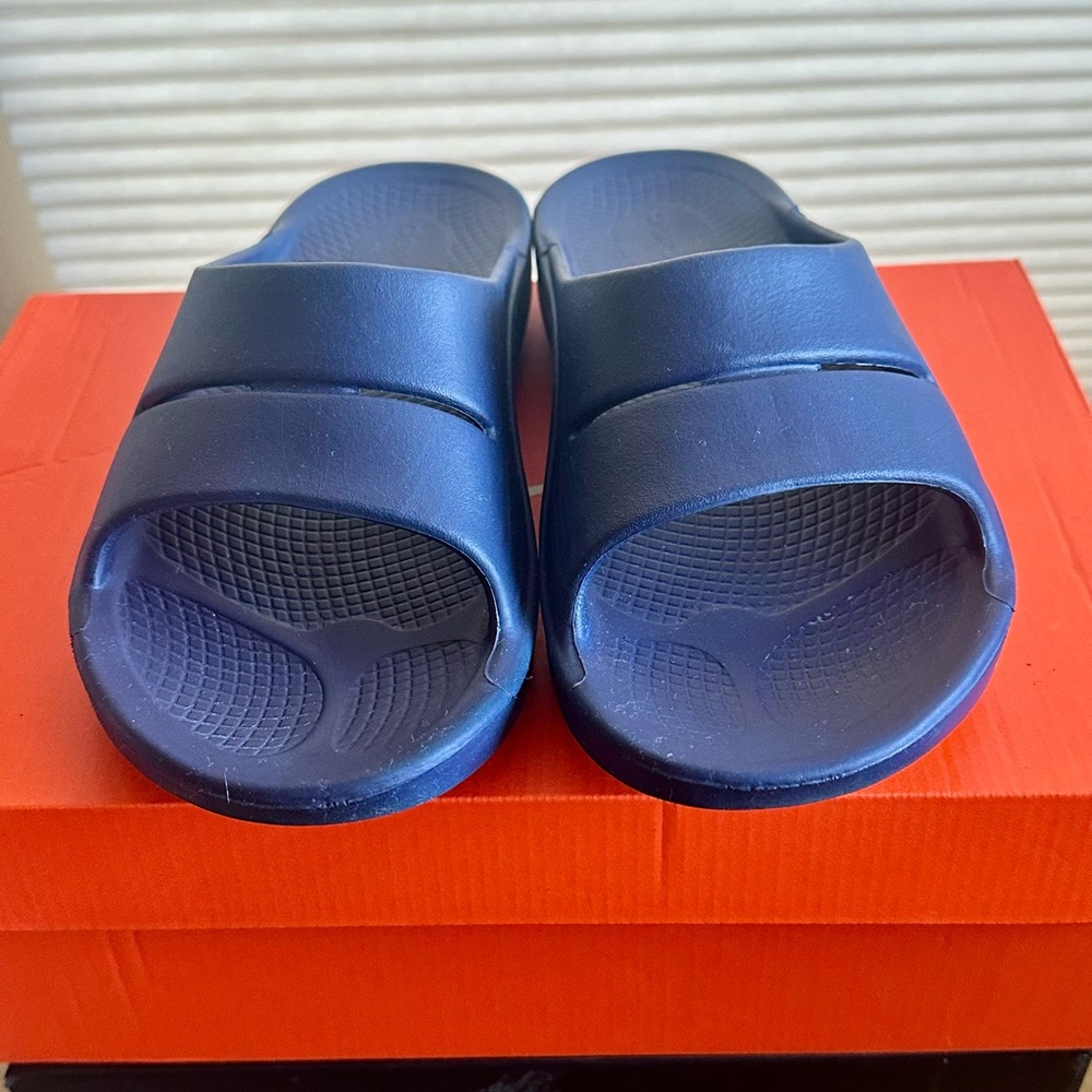 OOFOS Navy Comfort Unisex Slides - Picture 2 of 9